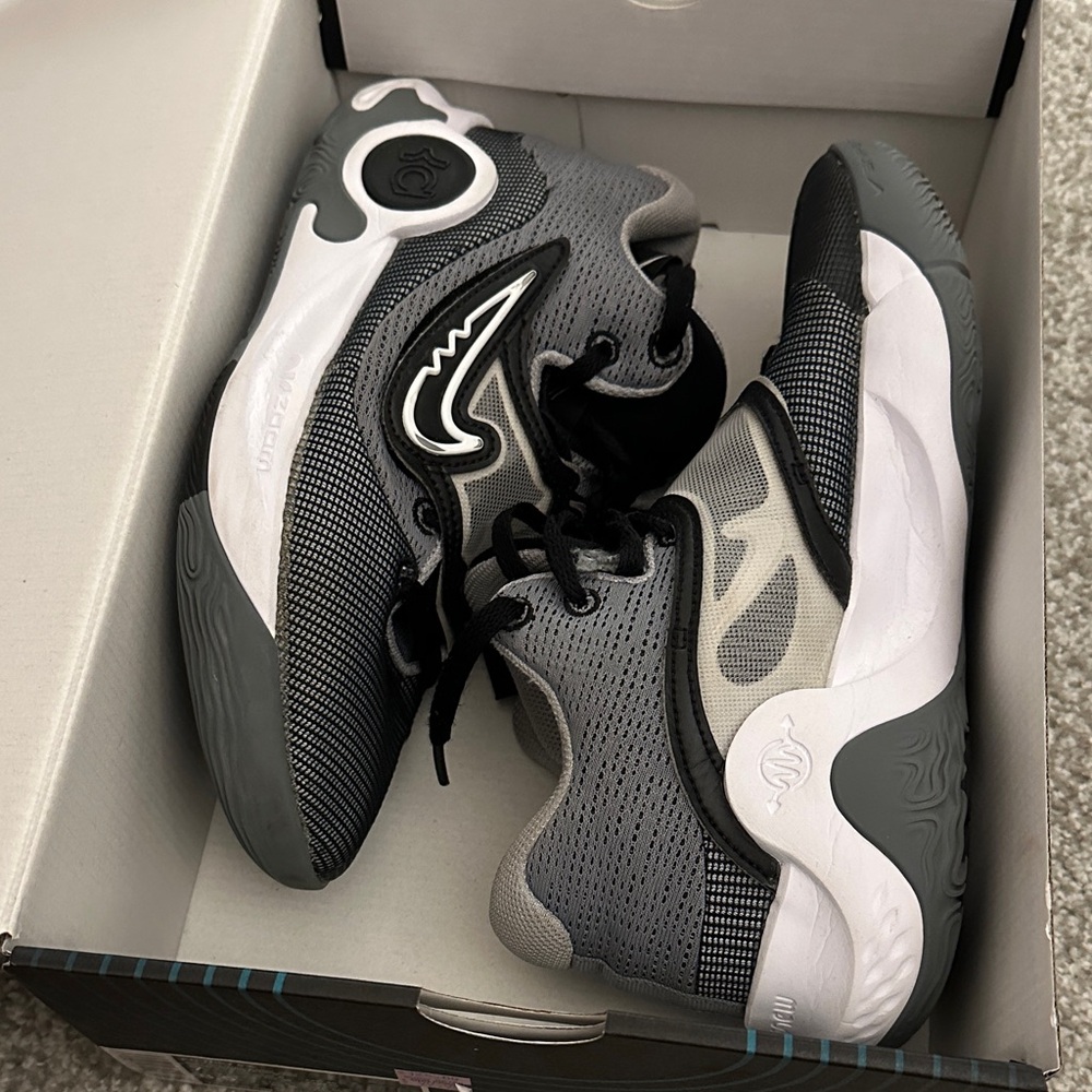 Nike KD Trey 5 Women’s 8.5/Men’s 7